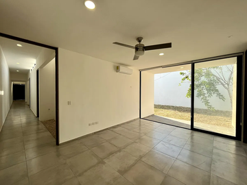 En Venta, Casa de un piso en Dzityá con 540 m2 de terreno 3 Rec. Alberca