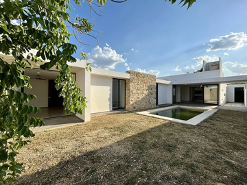 En Venta, Casa de un piso en Dzityá con 540 m2 de terreno 3 Rec. Alberca