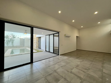 En Venta, Casa de un piso en Dzityá con 540 m2 de terreno 3 Rec. Alberca