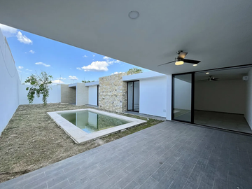 En Venta, Casa de un piso en Dzityá con 540 m2 de terreno 3 Rec. Alberca