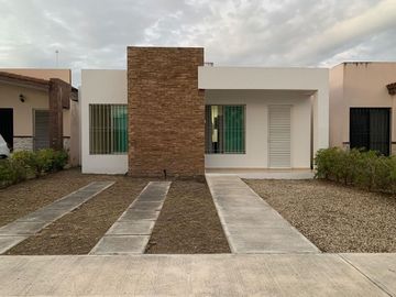 CASA RENTA SANTA FE NORTE MERIDA YUCATAN