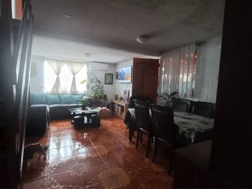 EN VENTA ACOGEDORA CASA 4D 1B QUILICURA