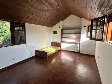 VENTA CASA B° LOS PERALES 4 DORM ESQUINA