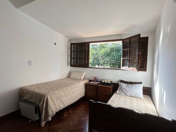 VENTA CASA B° LOS PERALES 4 DORM ESQUINA