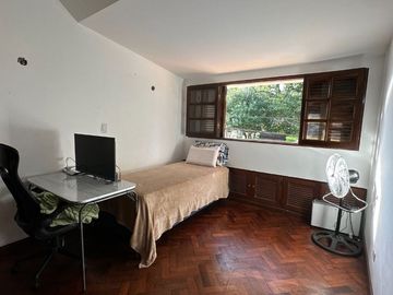 VENTA CASA B° LOS PERALES 4 DORM ESQUINA
