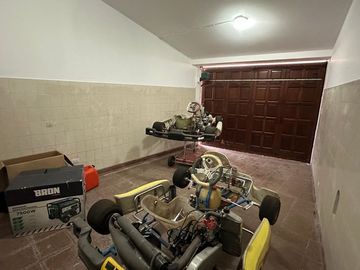 VENTA CASA B° LOS PERALES 4 DORM ESQUINA