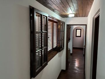 VENTA CASA B° LOS PERALES 4 DORM ESQUINA
