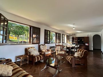 VENTA CASA B° LOS PERALES 4 DORM ESQUINA