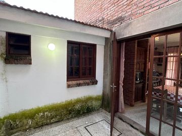 VENTA CASA B° LOS PERALES 4 DORM ESQUINA