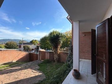 VENTA CASA B° LOS PERALES 4 DORM ESQUINA