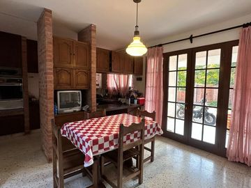 VENTA CASA B° LOS PERALES 4 DORM ESQUINA