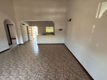 VENTA CASA MULTIFAMI 5 AMBIENTES LOMAS DEL MIRADOR