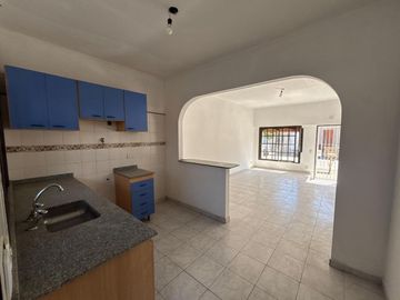 VENTA CASA MULTIFAMI 5 AMBIENTES LOMAS DEL MIRADOR