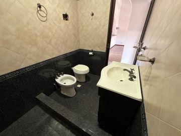 VENTA CASA MULTIFAMI 5 AMBIENTES LOMAS DEL MIRADOR
