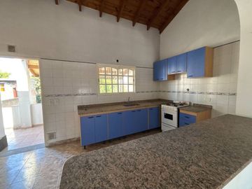 VENTA CASA MULTIFAMI 5 AMBIENTES LOMAS DEL MIRADOR