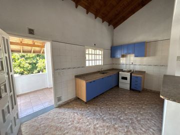 VENTA CASA MULTIFAMI 5 AMBIENTES LOMAS DEL MIRADOR
