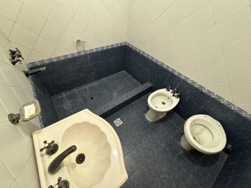 VENTA CASA MULTIFAMI 5 AMBIENTES LOMAS DEL MIRADOR