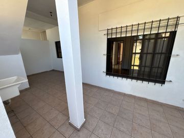 VENTA CASA MULTIFAMI 5 AMBIENTES LOMAS DEL MIRADOR