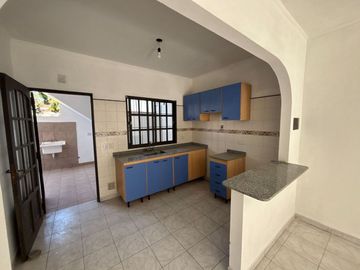 VENTA CASA MULTIFAMI 5 AMBIENTES LOMAS DEL MIRADOR