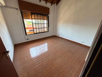 VENTA CASA MULTIFAMI 5 AMBIENTES LOMAS DEL MIRADOR
