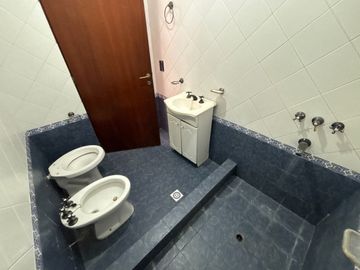 VENTA CASA MULTIFAMI 5 AMBIENTES LOMAS DEL MIRADOR