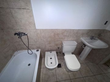 VENTA DEPARTAMENTO PARQUE PATRICIOS CON RENTA