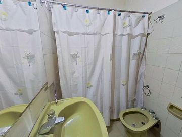 Venta Amplia Casa 4 ambientes C/cochera San Justo