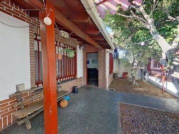 Venta Amplia Casa 4 ambientes C/cochera San Justo