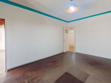 Venta Amplia Casa 4 ambientes C/cochera San Justo