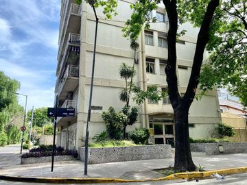 APTO CREDITO CON COCHERA Y BALCÓN  VERSALLES