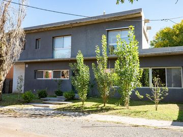 CASA 3 DORMI C/PILETA VENDE/FINANCIA LOGARITMO