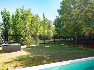 CASA 3 DORMI C/PILETA VENDE/FINANCIA LOGARITMO