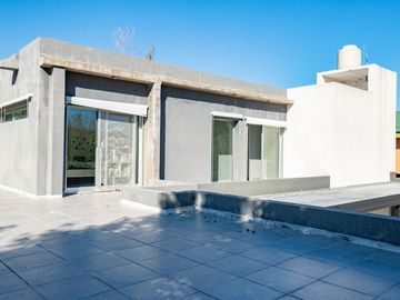 CASA 3 DORMI C/PILETA VENDE/FINANCIA LOGARITMO