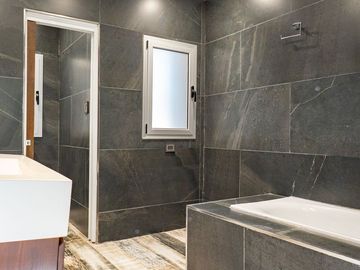 CASA 3 DORMI C/PILETA VENDE/FINANCIA LOGARITMO