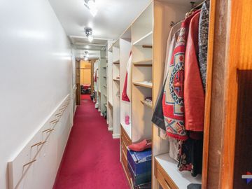 VENTA CASA 6 AMBIENTES QUINCHO PATIO COCHERA JACUZ