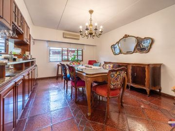 VENTA CASA 6 AMBIENTES QUINCHO PATIO COCHERA JACUZ