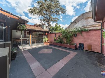 VENTA CASA 6 AMBIENTES QUINCHO PATIO COCHERA JACUZ