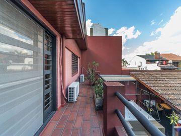 VENTA CASA 6 AMBIENTES QUINCHO PATIO COCHERA JACUZ