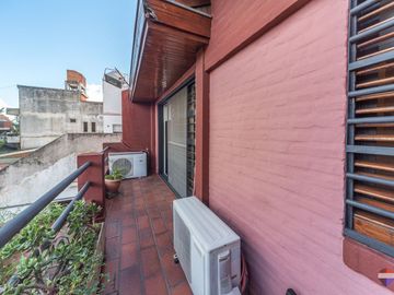 VENTA CASA 6 AMBIENTES QUINCHO PATIO COCHERA JACUZ