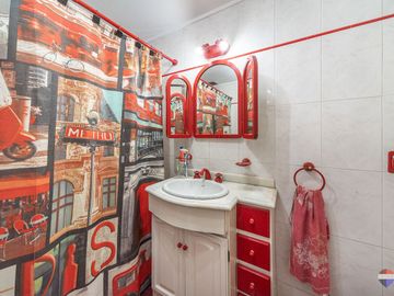 VENTA CASA 6 AMBIENTES QUINCHO PATIO COCHERA JACUZ