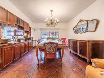 VENTA CASA 6 AMBIENTES QUINCHO PATIO COCHERA JACUZ