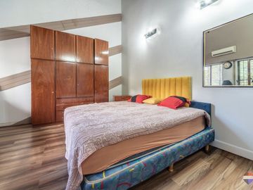 VENTA CASA 6 AMBIENTES QUINCHO PATIO COCHERA JACUZ