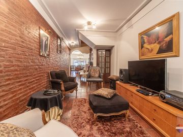 VENTA CASA 6 AMBIENTES QUINCHO PATIO COCHERA JACUZ