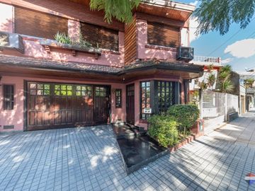 VENTA CASA 6 AMBIENTES QUINCHO PATIO COCHERA JACUZ