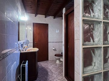 Venta casa 3 ambientes Acantilados con Parque