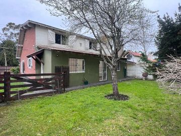 Venta casa 3 ambientes Acantilados con Parque