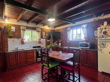 Venta casa 3 ambientes Acantilados con Parque