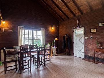Venta casa 3 ambientes Acantilados con Parque