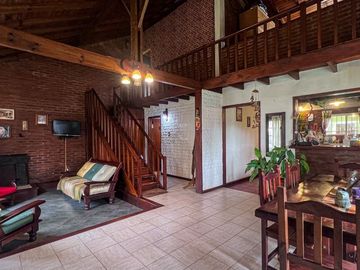 Venta casa 3 ambientes Acantilados con Parque