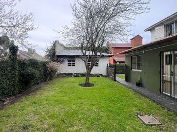 Venta casa 3 ambientes Acantilados con Parque